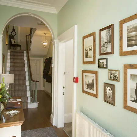 Rosslyn House * Whitby
