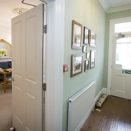 Rosslyn House Bed & Breakfast *