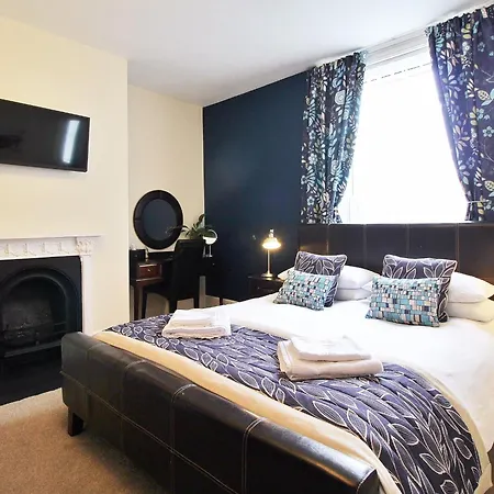 Bed and Breakfast Rosslyn House Γουίτμπι