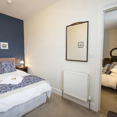 Rosslyn House Bed & Breakfast