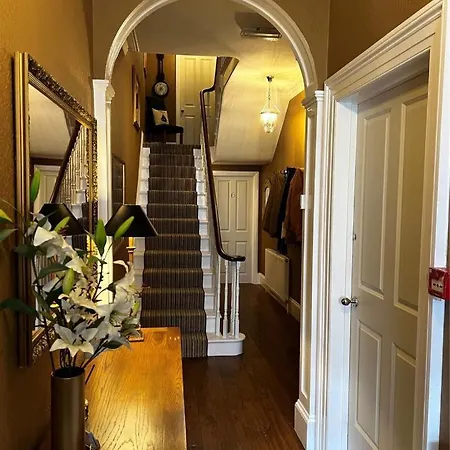 Rosslyn House Bed & Breakfast *