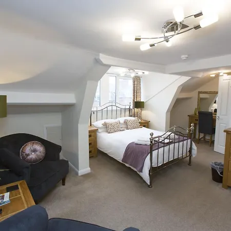 Rosslyn House Whitby
