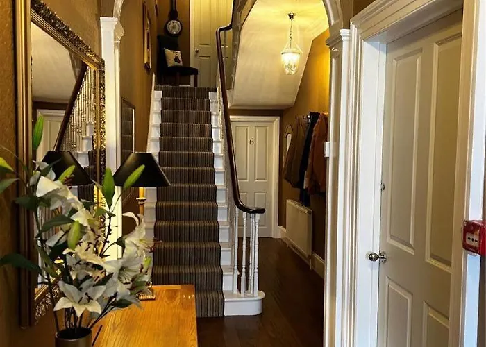 Rosslyn House Bed & Breakfast *