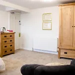 Rosslyn House Bed & Breakfast