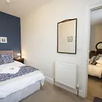 Rosslyn House Bed & Breakfast