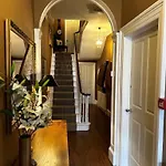 Rosslyn House Bed & Breakfast 4*