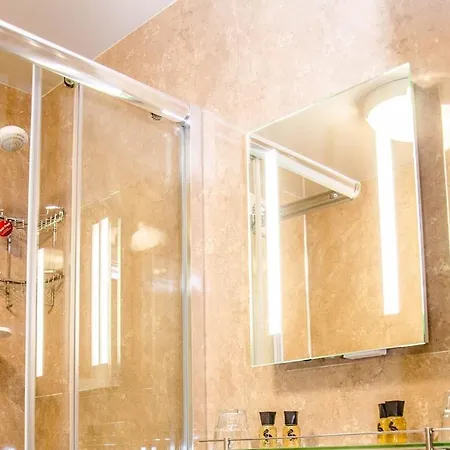 Rosslyn House Bed & Breakfast Whitby