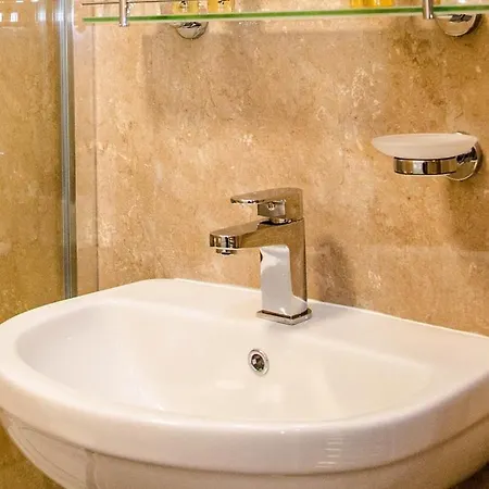 Rosslyn House * Whitby