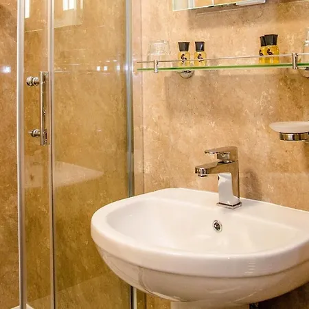 Rosslyn House Bed & Breakfast