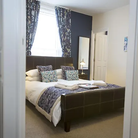 Rosslyn House * Whitby