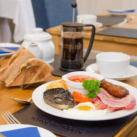 Rosslyn House 4*