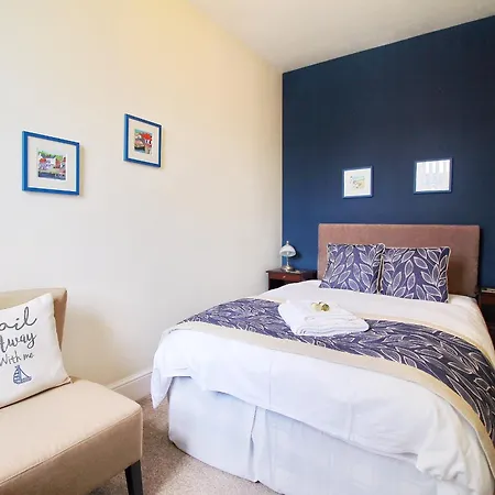 Rosslyn House 4*