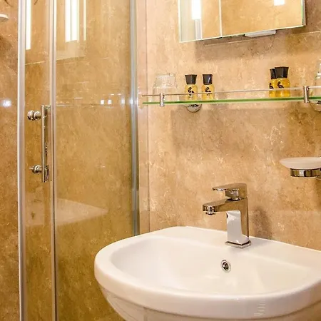 Rosslyn House Bed & Breakfast Whitby