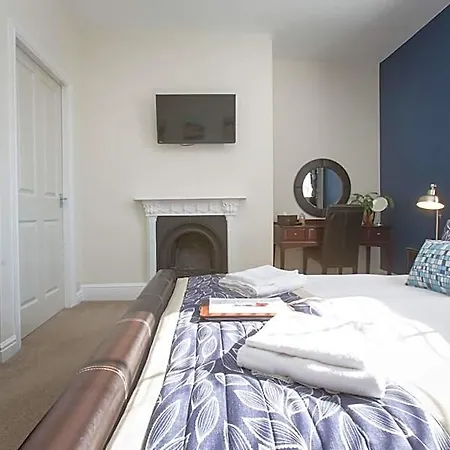 Rosslyn House 4*
