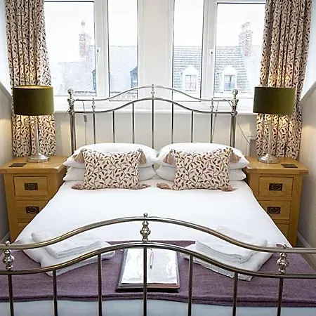 Rosslyn House 4* ويتبي