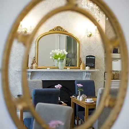 Rosslyn House 4* ويتبي