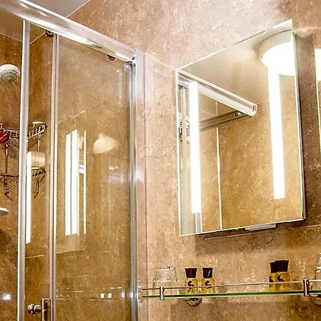 Rosslyn House ويتبي