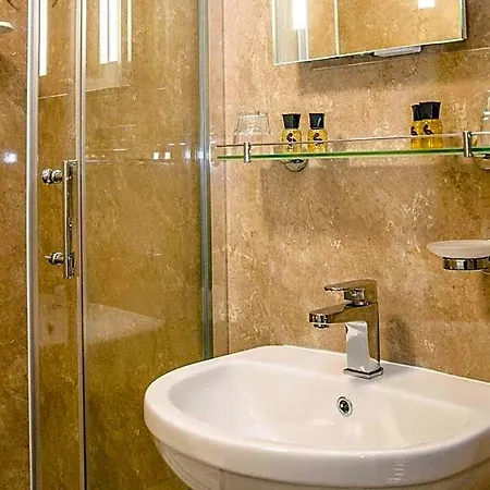 فندق مبيت وإفطار Rosslyn House 4*