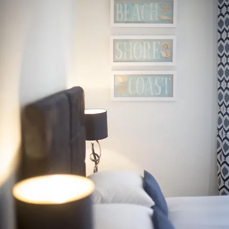 Rosslyn House B&B 휫비