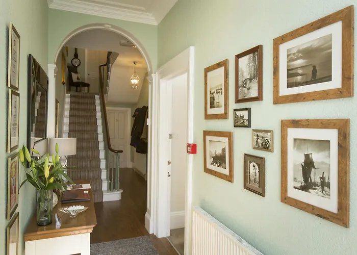 Rosslyn House * Whitby